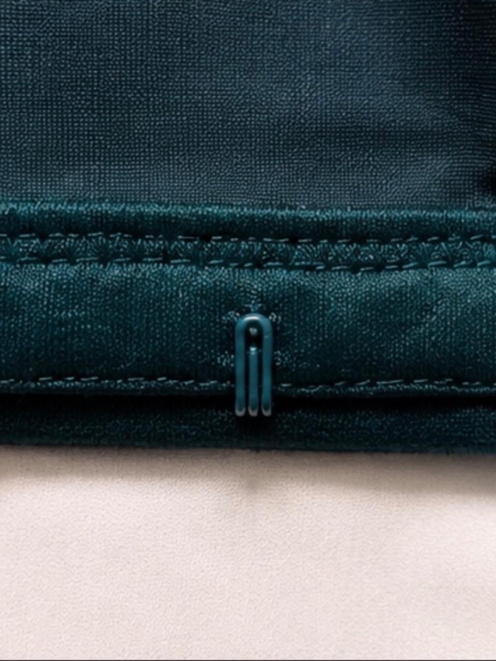 ALO Yoga Teal Airlift bra and leggings set - Picture 8 of 8
